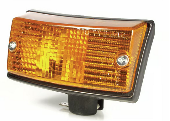 Clignotant BOSATTA avant gauche
pour Vespa PX80-200/​PE/​Lusso/​T5
convient également pour LML Star 125-200 2T/​4T/​ Star Deluxe 125/​II/​4T Automatica/​CVT