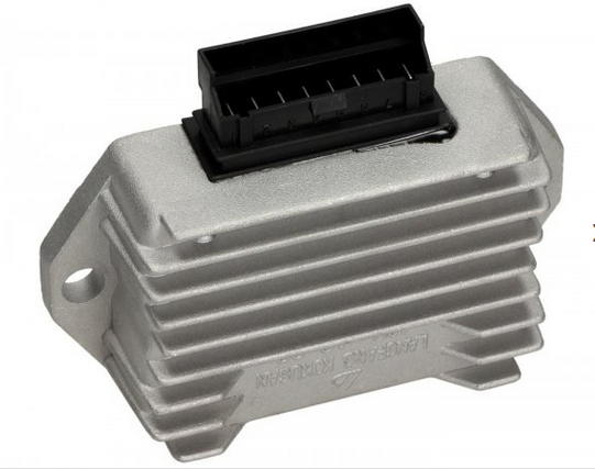 Régulateur de tension -8-cosses 12V avec relais clignotant - Piaggio/ Gilera 50 ccm 2-temps