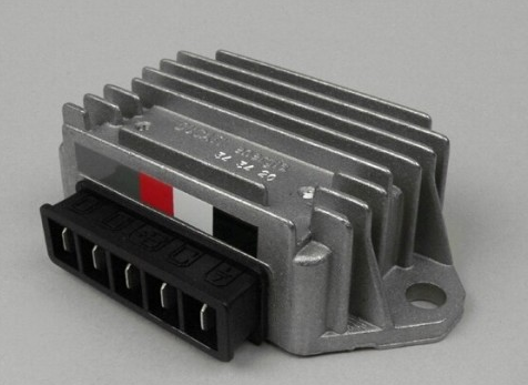 [9100004] Régulateur de tension -5 cosses